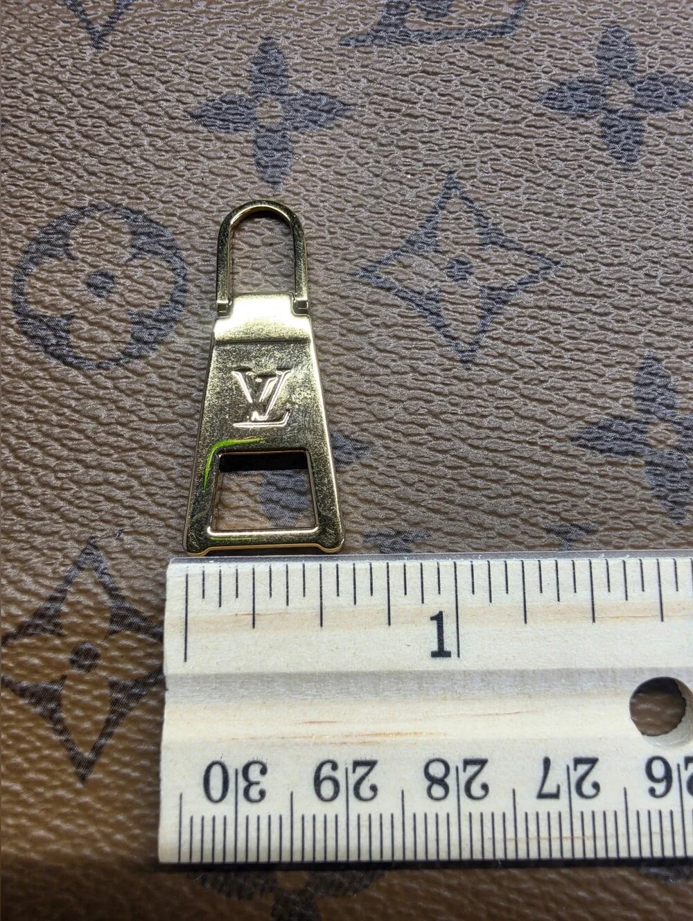Louis Viutton Gold Zipper Pull X1